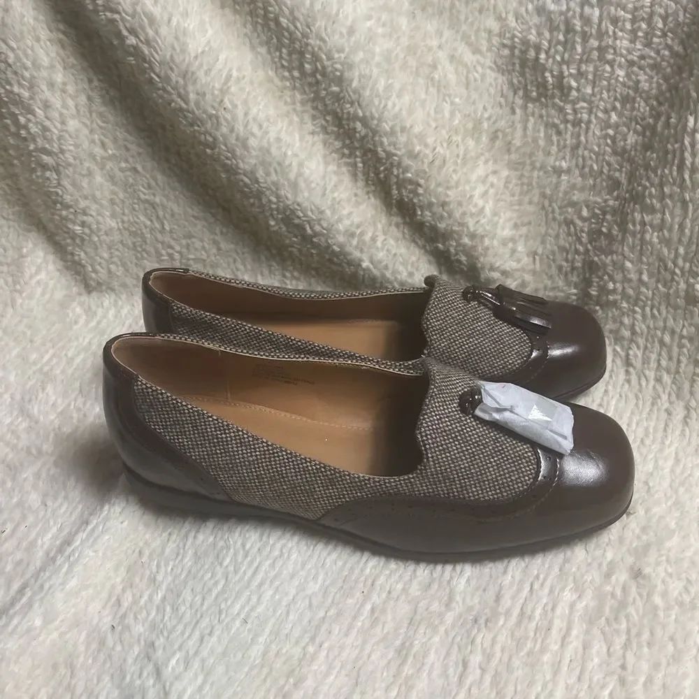 NWOT COMFORTVIEW "ASTER" Brown synthetic and fabric plaid slip on flats SZ11W